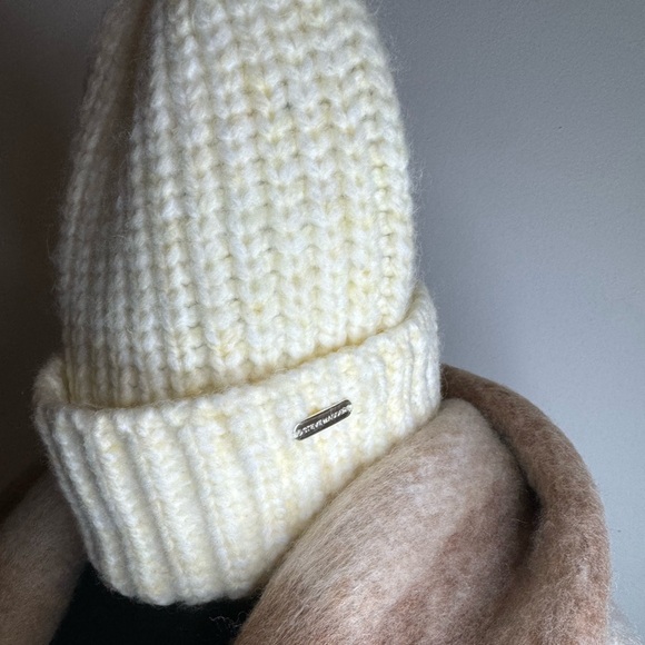 Steve Madden Cozy Plaid Scarf and Knit Beanie Set - Picture 3 of 5